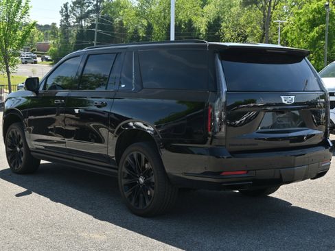 Used 2025 Cadillac Escalade ESV Sport Platinum w/ LPO, ONYX Package image 11