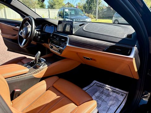 Used 2018 BMW M550i xDrive image 24