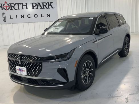 New 2026 Lincoln Nautilus Premier AWD/4WD image 4