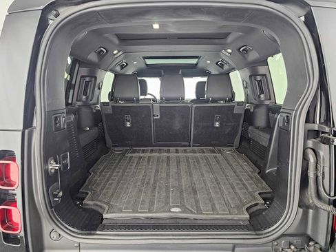 Used 2023 Land Rover Defender 130 SE image 14