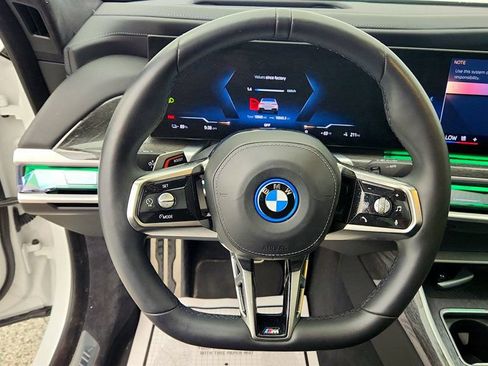 Used 2023 BMW i7 xDrive60 AWD/4WD image 13