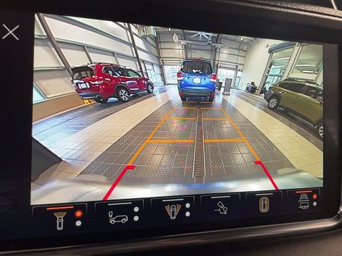 Used 2024 GMC Yukon XL Denali w/ Advanced Technology Package AWD/4WD image 8