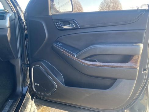 Used 2018 Chevrolet Suburban LT RWD image 13