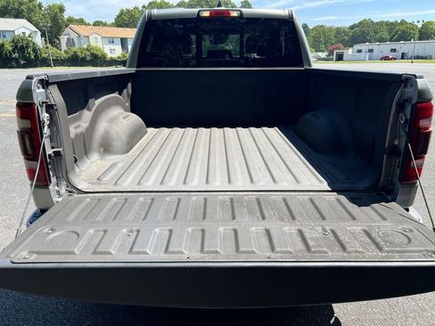 Used 2019 RAM 1500 Laramie AWD/4WD image 9