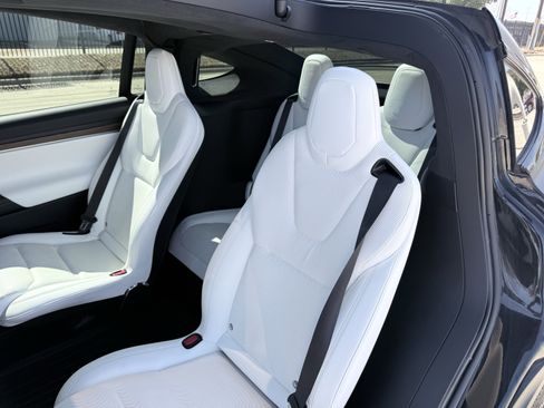 Used 2022 Tesla Model X image 36