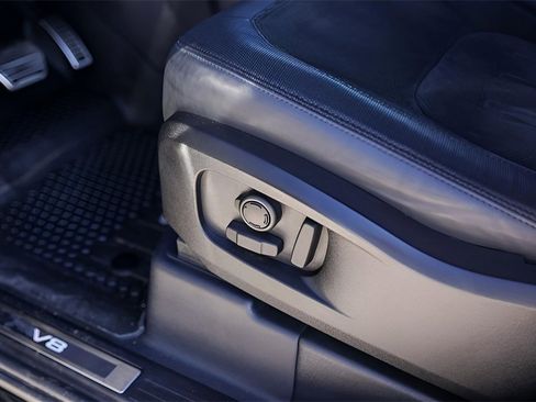 Used 2023 Land Rover Defender 110 V8 image 11