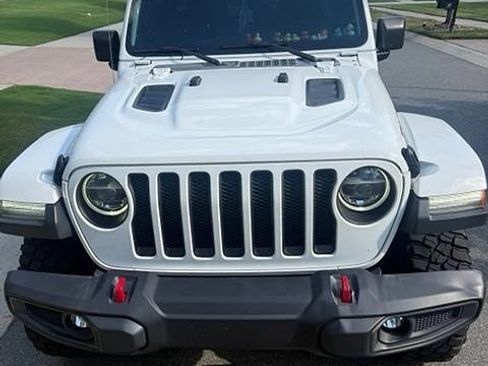 Used 2019 Jeep Wrangler Unlimited Rubicon w/ LED Lighting Group AWD/4WD image 2