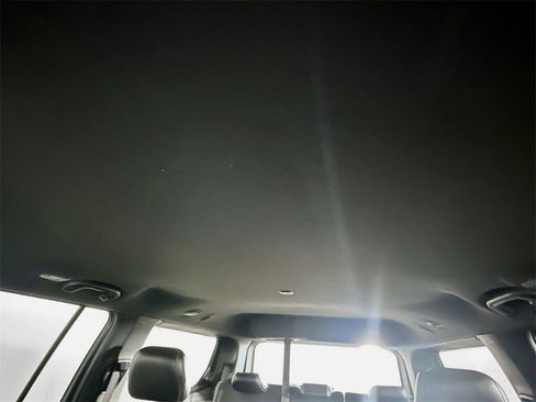 Used 2022 Jeep Wagoneer Series III w/ Flexible Seating Group image 21