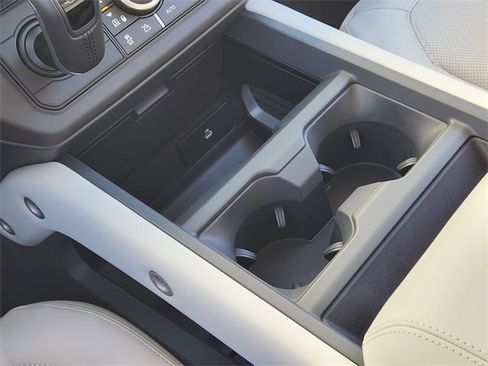 New 2026 Land Rover Defender 110 X-Dynamic SE image 15