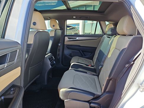 New 2026 Volkswagen Atlas Cross Sport SE image 10