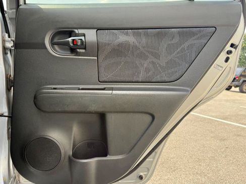 Used 2012 Scion xB FWD image 17