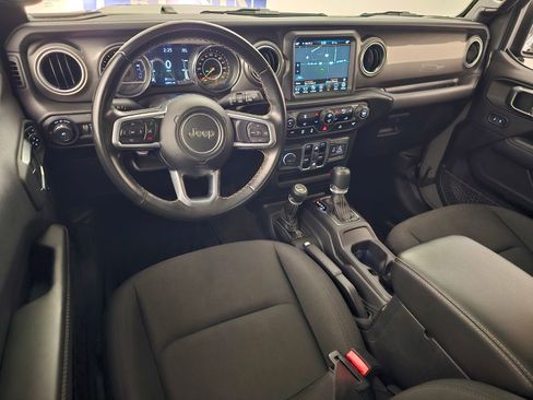 Used 2021 Jeep Wrangler Unlimited Sahara w/ Uconnect 4C Nav & Sound Group AWD/4WD image 6
