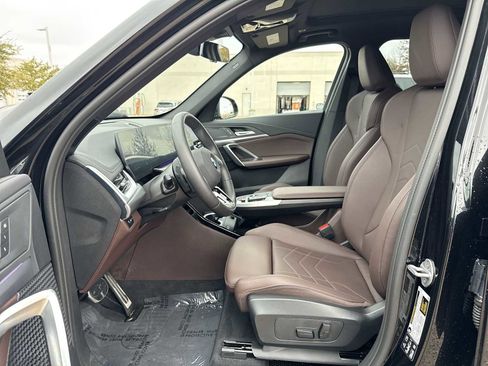 Used 2025 BMW X1 xDrive28i w/ M Sport Package image 2
