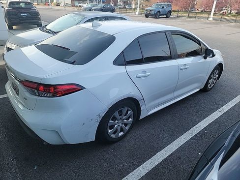 Used 2025 Toyota Corolla LE image 3