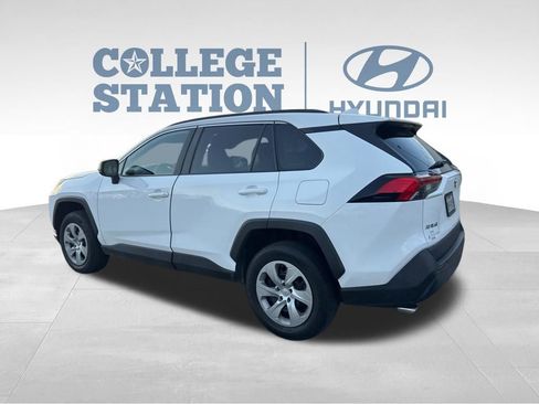 Used 2021 Toyota RAV4 LE image 10