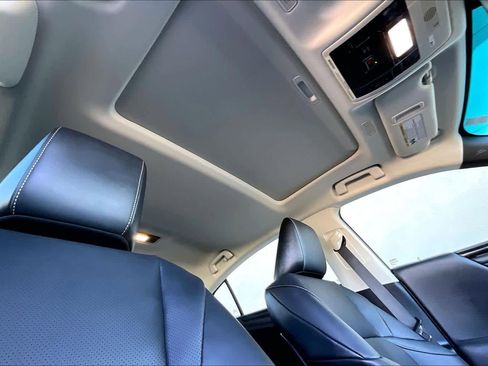 Used 2024 Lexus ES 300h F Sport image 13