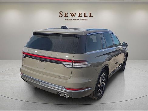 New 2026 Lincoln Aviator 2WD image 4