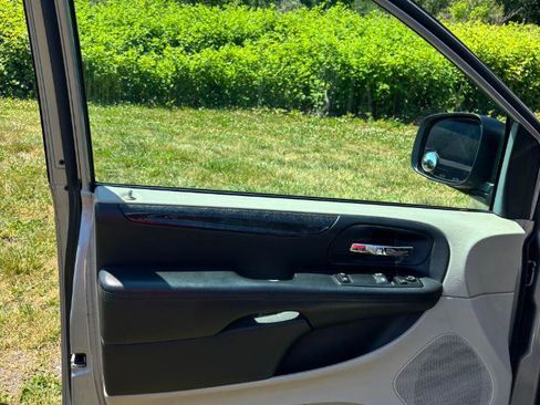 Used 2014 Dodge Grand Caravan American Value Package FWD image 18