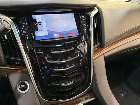 Used 2019 Cadillac Escalade ESV Premium Luxury image 20