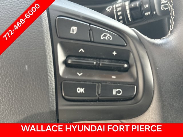 Used 2025 Hyundai Venue SEL FWD image 26