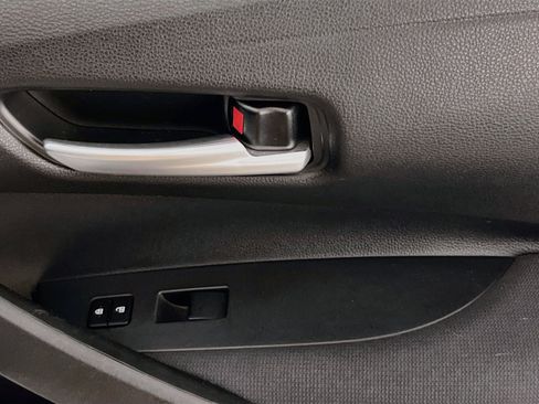 Used 2020 Toyota Corolla LE FWD image 30