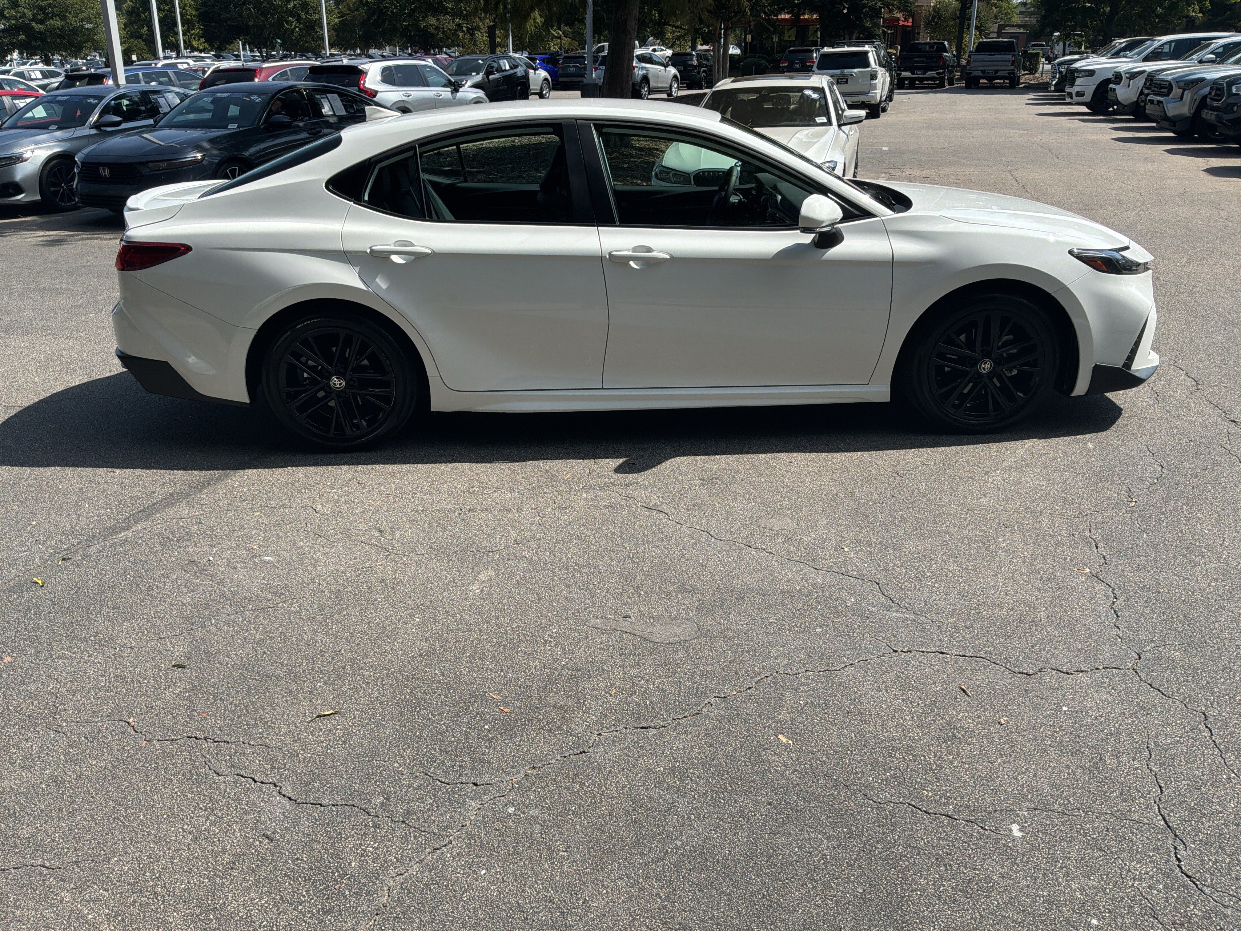 Used 2026 Toyota Camry SE w/ Convenience Package FWD image 11