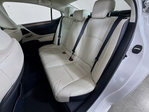 Used 2024 Lexus ES 350 w/ Accessory Package (Z2) FWD image 23