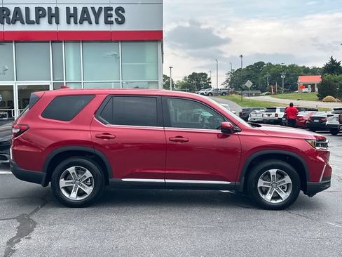 Used 2025 Honda Pilot EX-L image 2