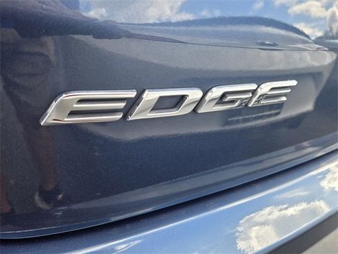 Used 2019 Ford Edge Titanium image 10