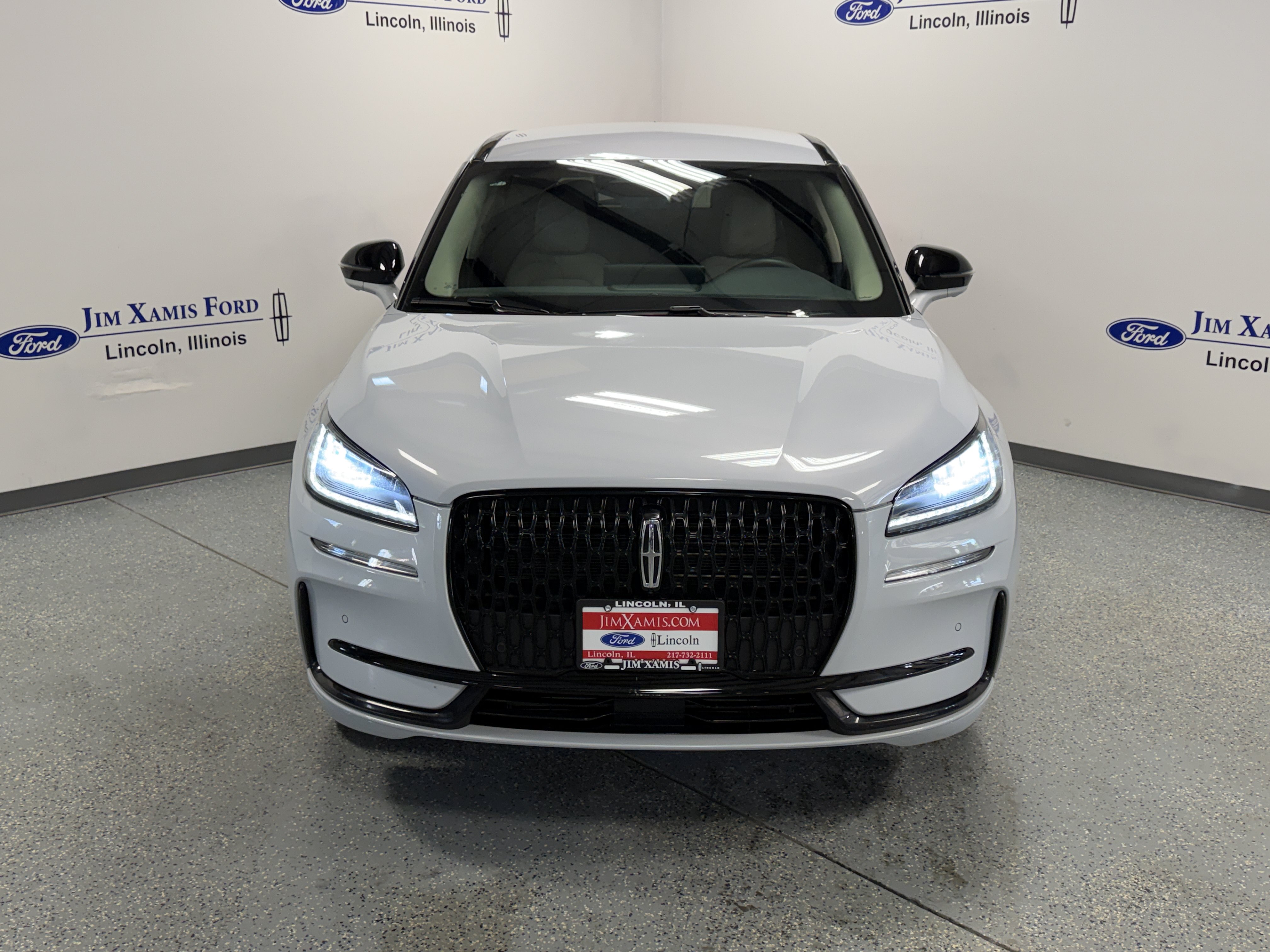 Used 2025 Lincoln Corsair AWD w/ Equipment Group 101A image 2