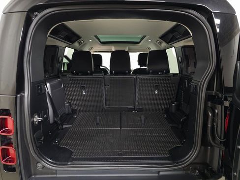 Used 2023 Land Rover Defender 110 SE image 6