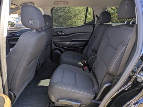 Used 2023 GMC Acadia SLE w/ Driver Convenience Package FWD image 17