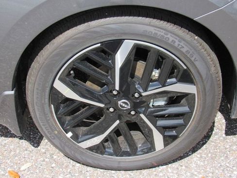 New 2025 Nissan Versa SR image 9