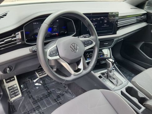 Certified 2025 Volkswagen Jetta Sport image 9