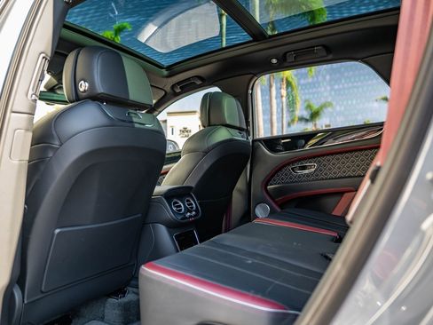 Used 2023 Bentley Bentayga Speed image 19