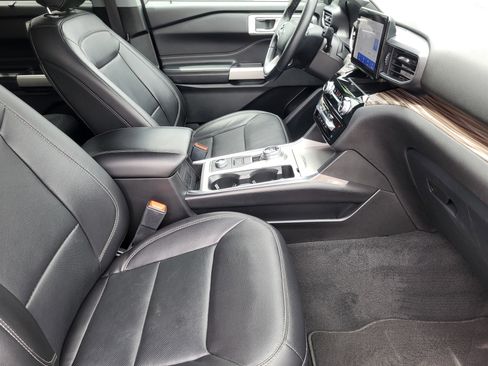 Used 2022 Ford Explorer Limited w/ Equipment Group 301A AWD/4WD image 11