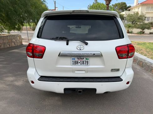 Used 2016 Toyota Sequoia Platinum RWD image 4
