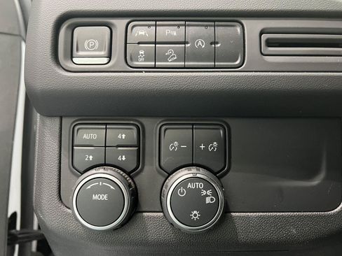Used 2023 Chevrolet Tahoe Premier AWD/4WD image 15