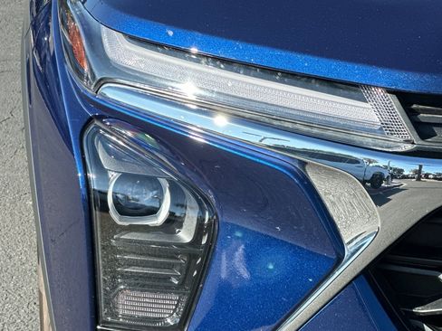 Used 2024 Chevrolet Trax LT image 42