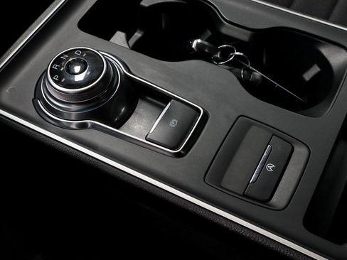 Certified 2021 Ford Edge SE image 33