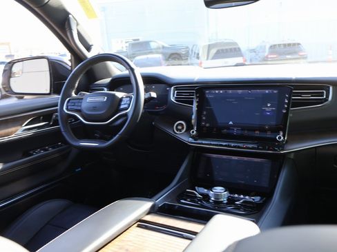 Used 2023 Jeep Grand Wagoneer Base image 16