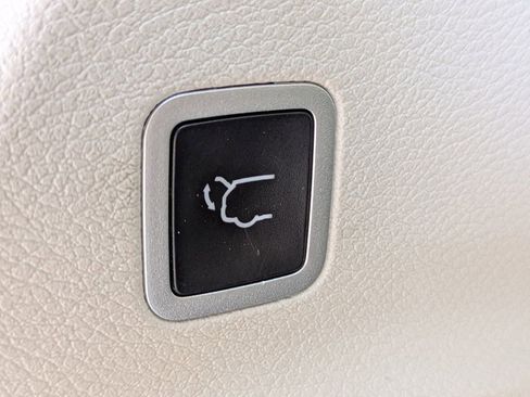 Used 2024 Chrysler Pacifica Touring-L FWD image 13