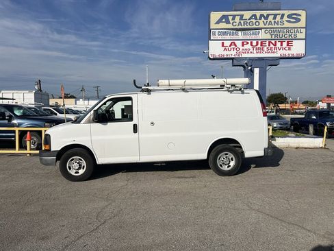 Used 2014 Chevrolet Express 2500 image 2