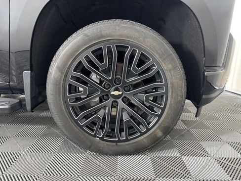 Used 2022 Chevrolet Silverado 1500 High Country w/ Technology Package AWD/4WD image 37