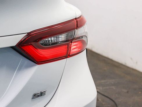 Used 2024 Toyota Camry SE FWD image 11