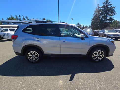 Used 2021 Subaru Forester Premium AWD/4WD image 8