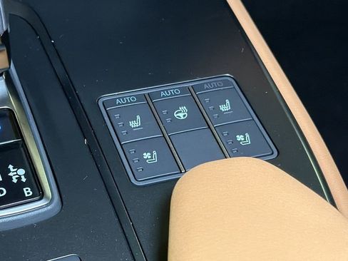 New 2026 Lexus UX 300h AWD image 18