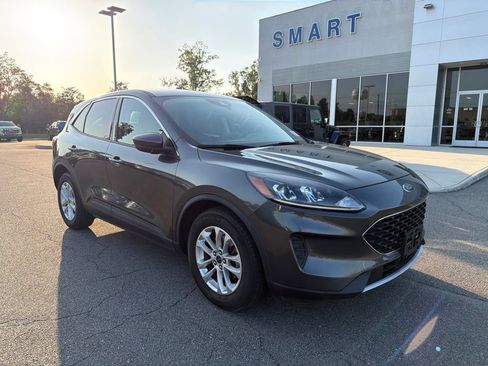 Used 2020 Ford Escape SE FWD image 2