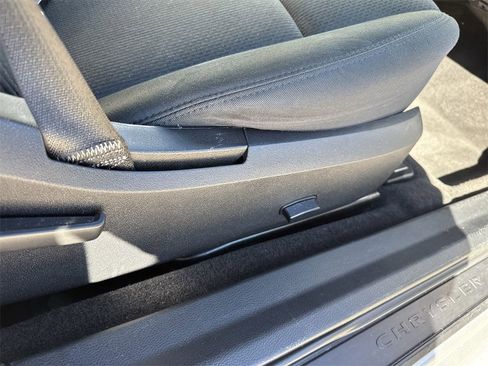 Used 2011 Chrysler 200 Touring image 44