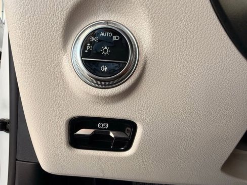 Used 2023 Mercedes-Benz C 300 4MATIC Sedan w/ Exclusive Trim Package image 26